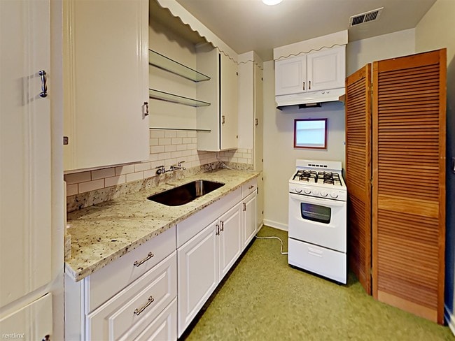 Building Photo - 1 br, 1 bath  - 340 S 10th St Apt 4