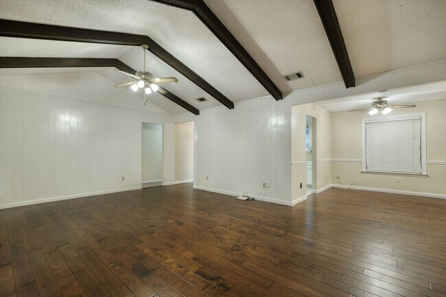 Foto del edificio - 9909 Oak Hollow