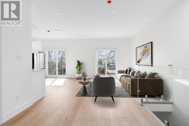 Building Photo - 21 Farnham Ave