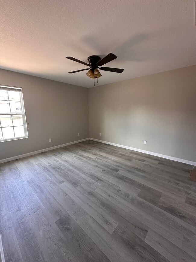 Building Photo - 3 Bed 2 Bath New Construction Brick Home