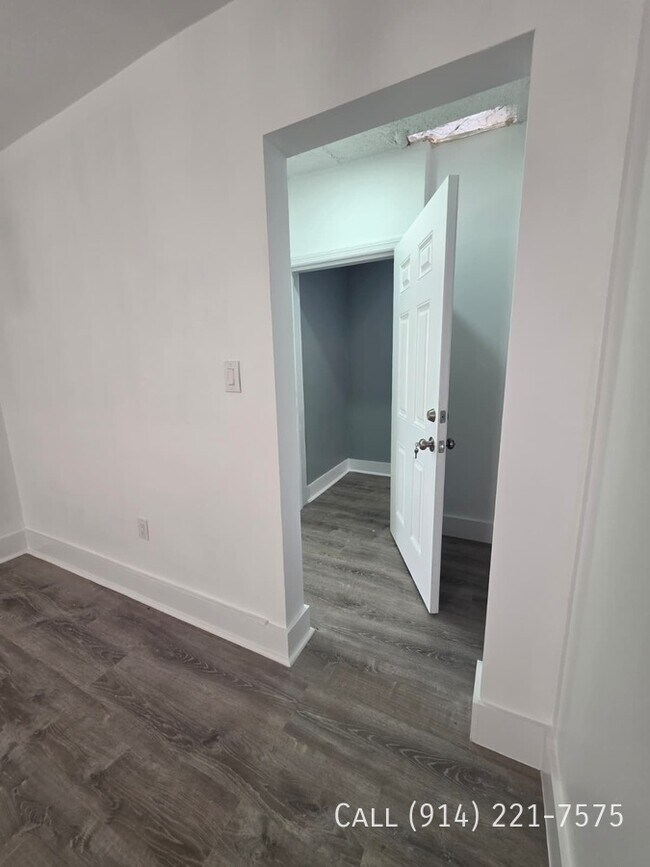 Foto del edificio - 243 Woodworth Ave