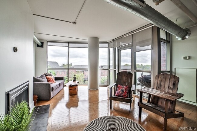 Building Photo - 132 Lakefront Blvd