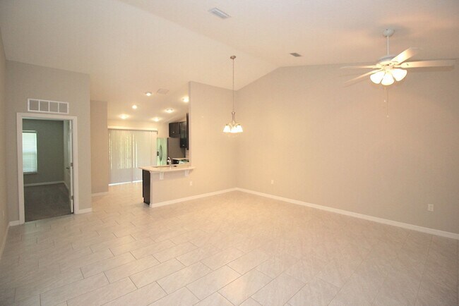 Foto del edificio - Roomy 3 Bed 2 Bath 1 Car Grg Home for rent...