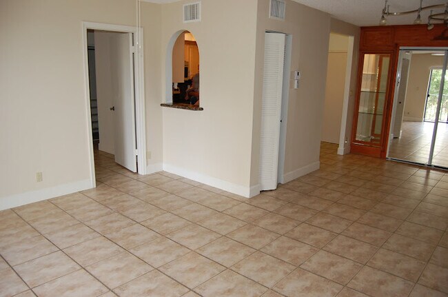 Foto del edificio - 4013 N Ocean Dr