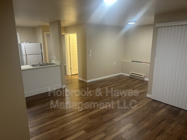 Foto del edificio - 4531 Boardwalk Dr