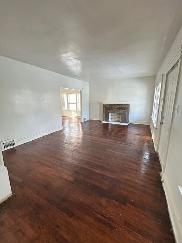 Building Photo - 1650 Cliffview Rd