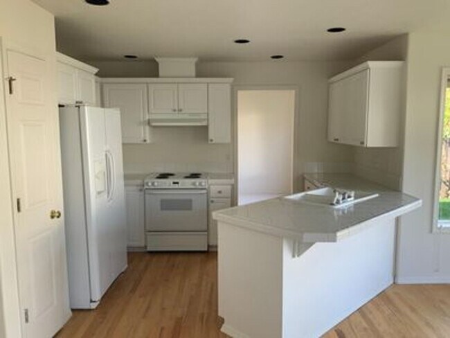 Foto del edificio - Beautiful Bethany Home with High Ceilings,...