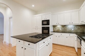 Building Photo - 1412 Castle Ct