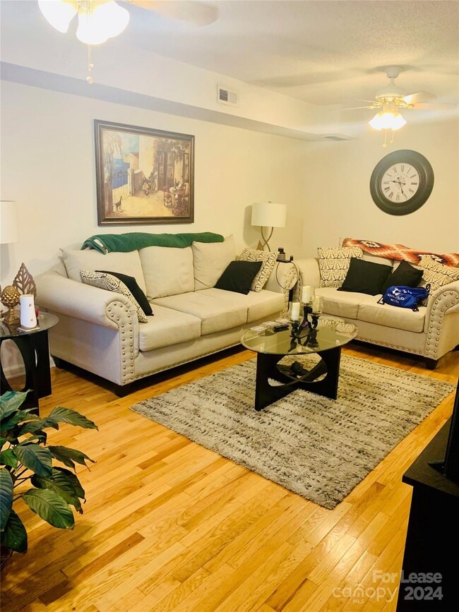 Building Photo - 1123 3rd Ave SW