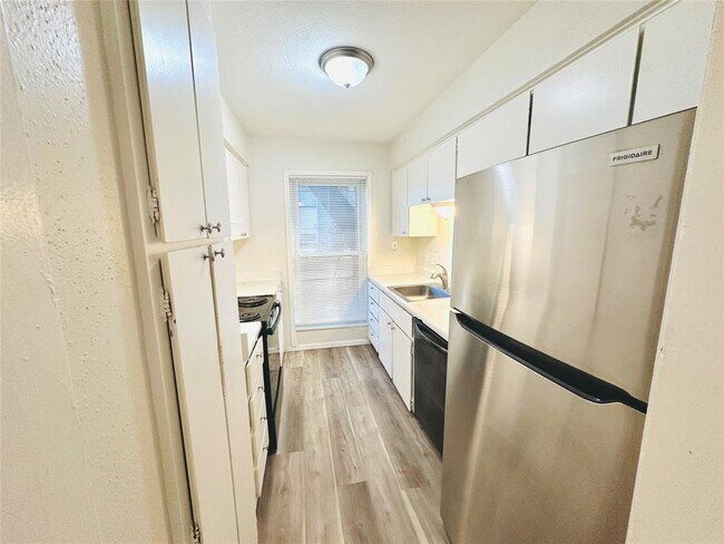 Foto del edificio - 3822 Southway Dr