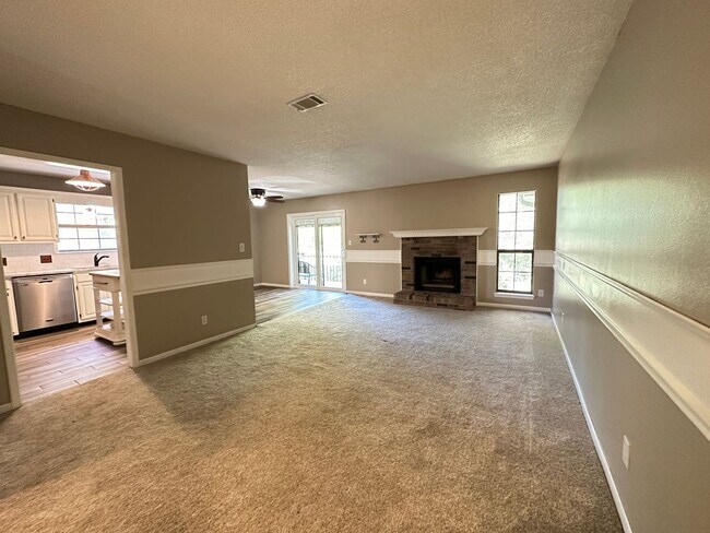 Building Photo - 2 bedroom 2 bath condo w/ balcony & garage...