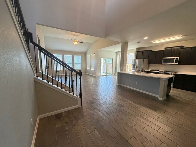 Building Photo - 301 Rimrock Ct