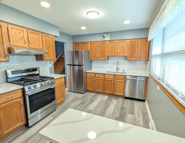 Building Photo - 476 Raupp Blvd