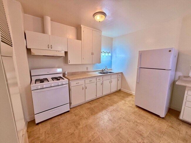 Foto del edificio - Charming 2-bedroom, 1-bathroom Duplex Loca...