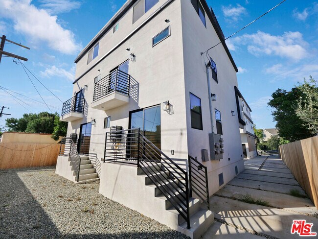 Building Photo - 1856 S Redondo Blvd