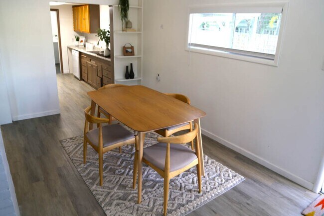 Foto del edificio - 2bed/1bath with a shop