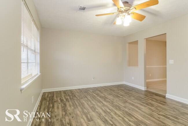 Foto del edificio - Sweet 3BR 2BA brick ranch