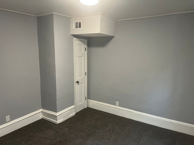 Building Photo - 520 3rd St