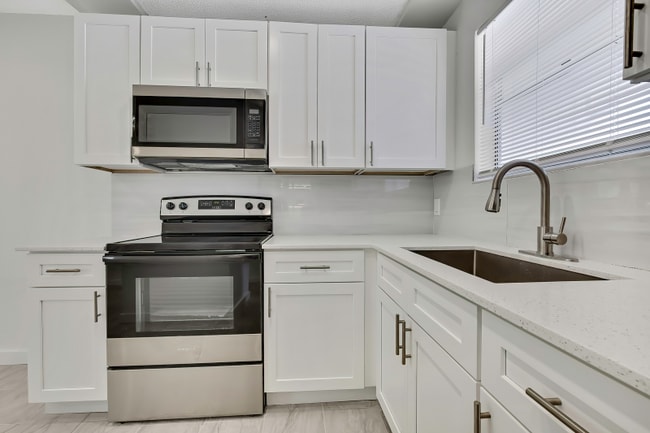 Building Photo - 10931 W Tidewater Cir