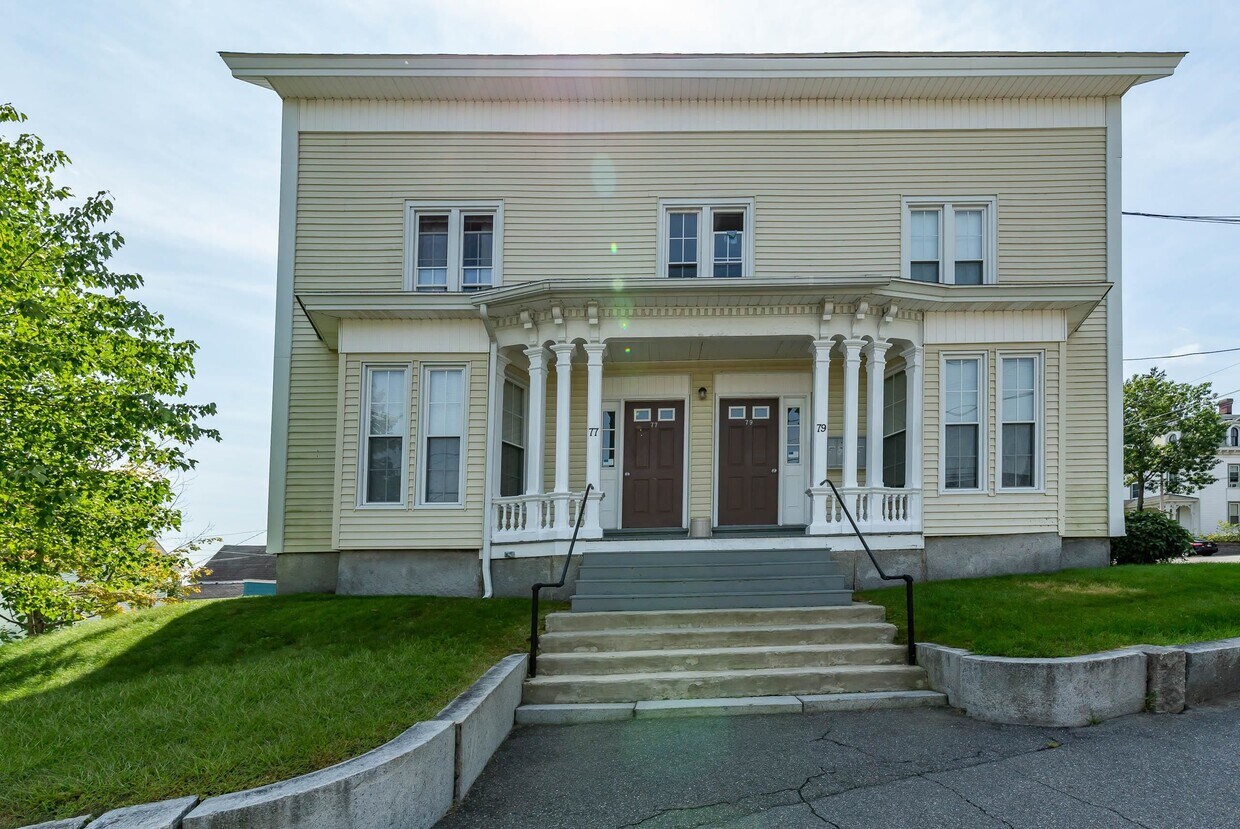 77 Centre St Unit 1, Concord, NH 03301 Room for Rent in Concord, NH