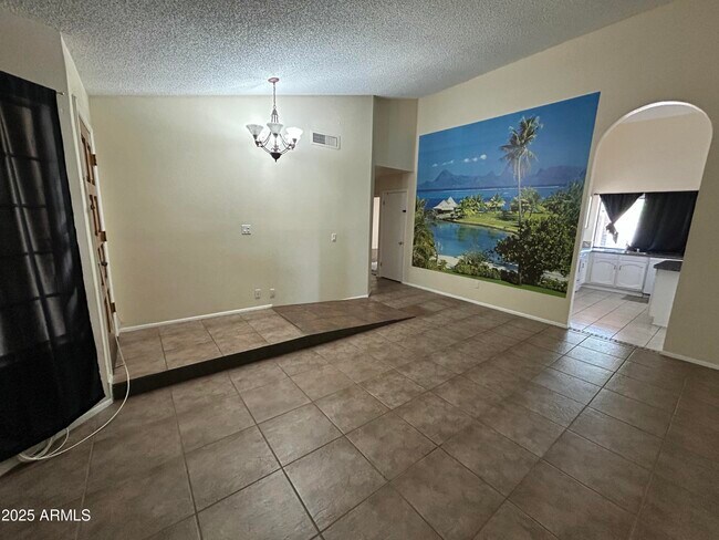 Foto del edificio - 9013 E Ludlow Dr