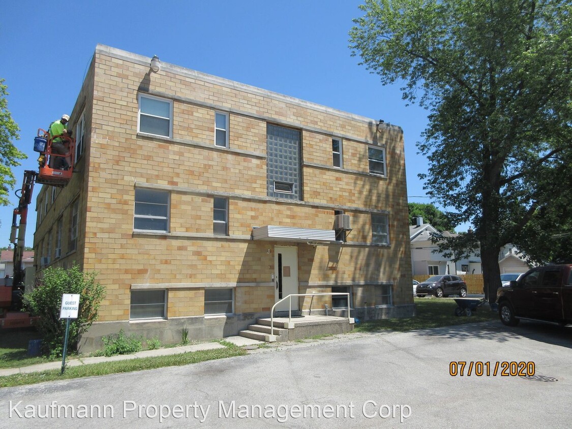 Primary Photo - 3901 S Wayne Ave