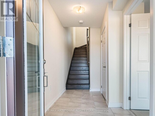 Building Photo - 81 Melody Ln