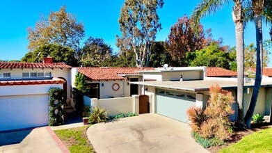 Building Photo - 425 Vista Flora