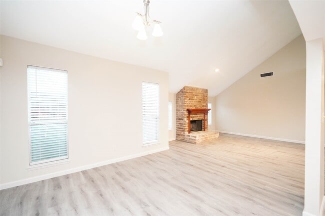 Foto del edificio - 5407 Oakhaven Ln