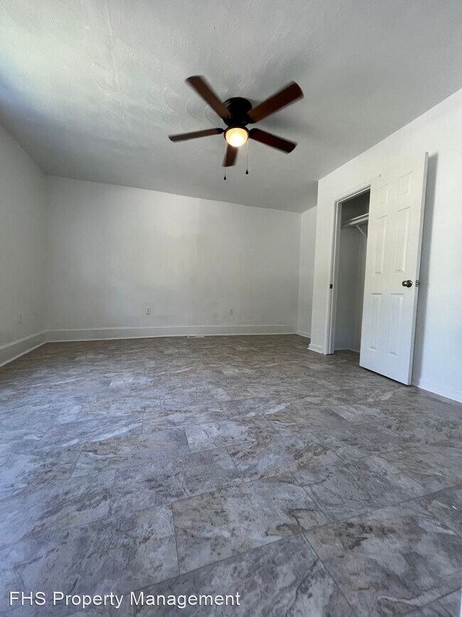Foto del edificio - 3 br, 2 bath House - 1042 E Commercial