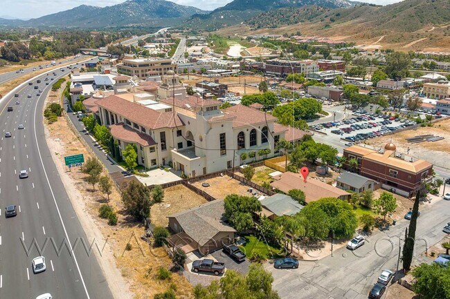 Foto del edificio - Charming 3 Bed/2 Bath Home In the Heart Of Old Town Temecula!