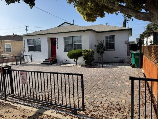 Foto del edificio - 3211 Park Ln