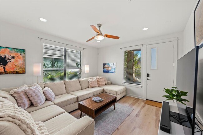 Foto del edificio - 3112 Corbin Ln