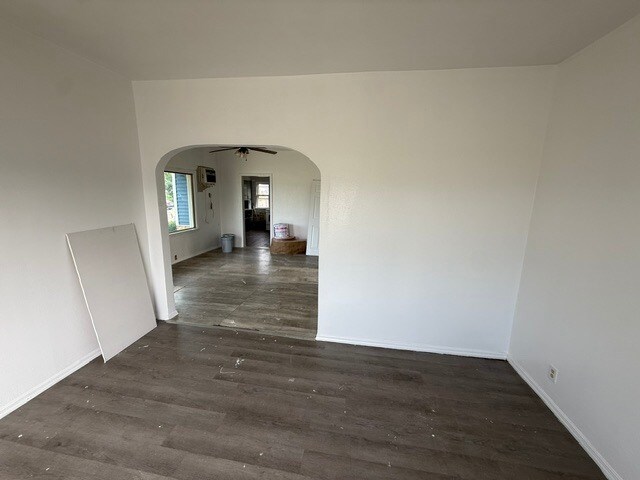 Building Photo - 1821 W Sample St