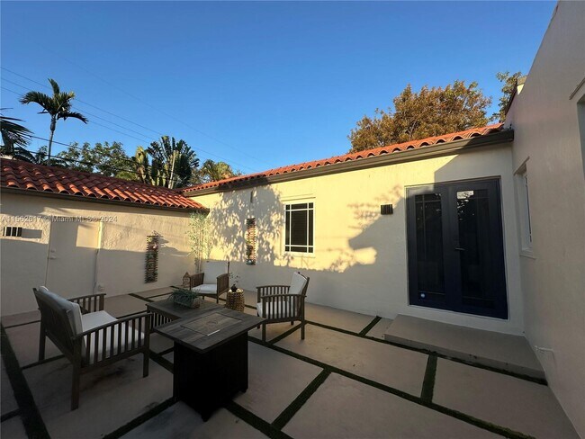 Building Photo - 2286 SW 21st Ave
