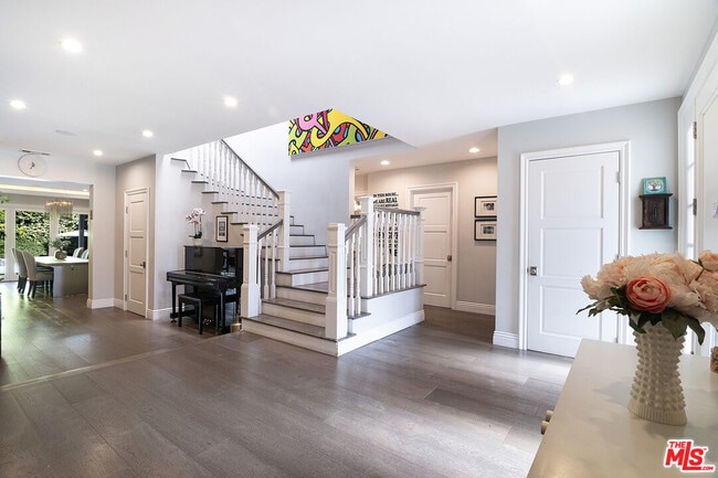 Foto del edificio - 9145 Sawyer St