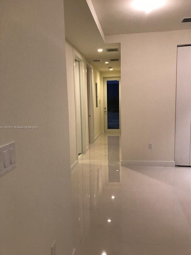 Foto del edificio - 10220 NW 63rd Terrace