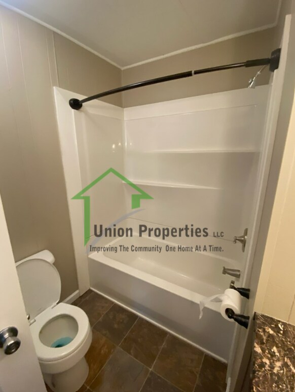 Building Photo - 5679 Clark St