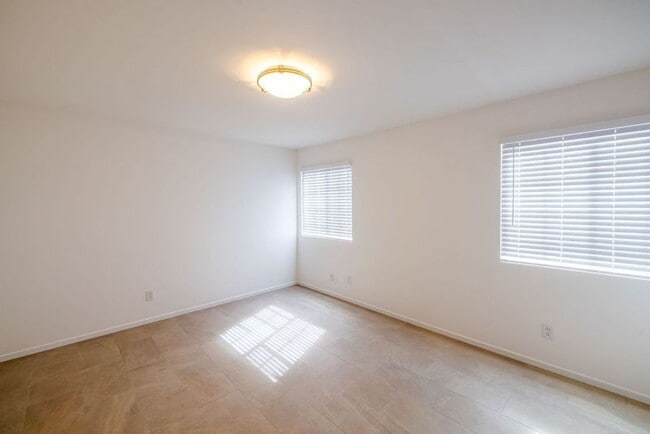 Building Photo - 852 Tamayo Dr