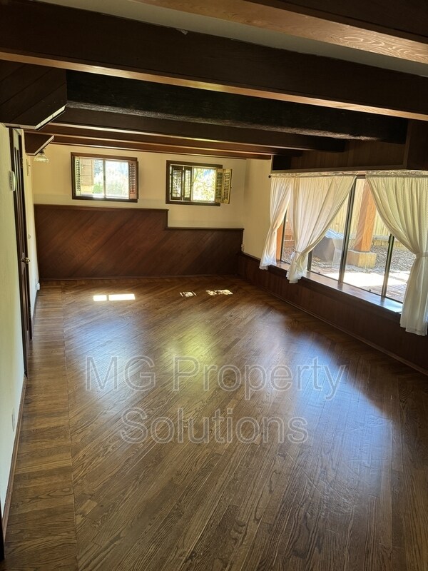 Building Photo - 415 Turney St