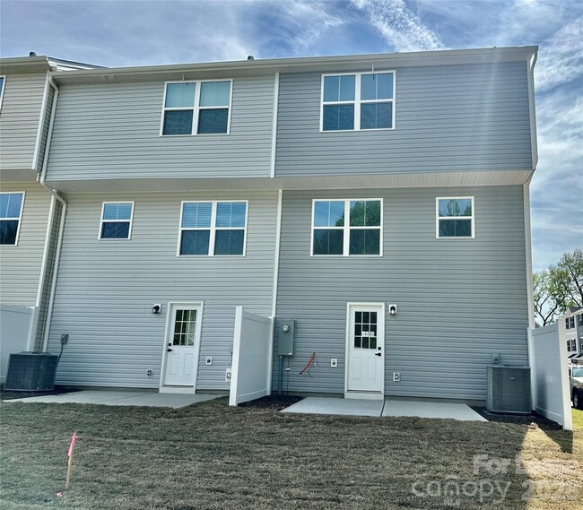 Foto del edificio - 8038 Sinnet Pl