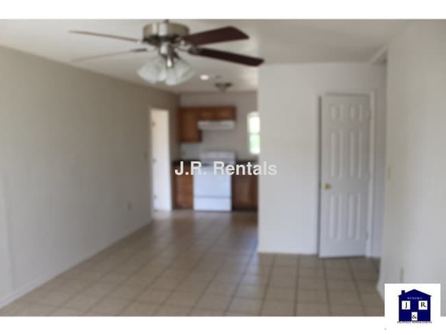 Building Photo - 203 W Bobwhite Ln