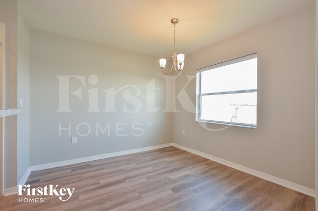 Foto del edificio - 127 Sandhill Crane Ln