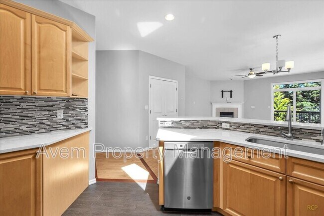Foto del edificio - 15097 Spy Glass Ln