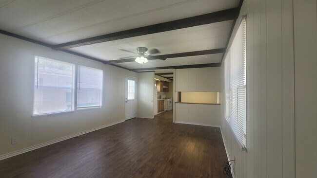 Foto del edificio - $99 SEPTEMBER MOVE IN SPECIAL