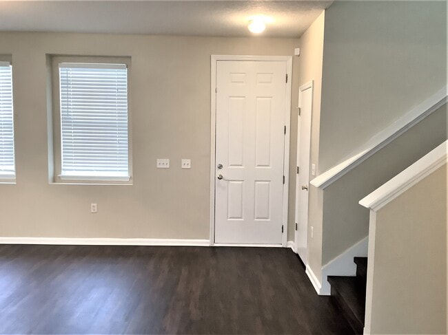Building Photo - 11293 Justin Oaks Dr N