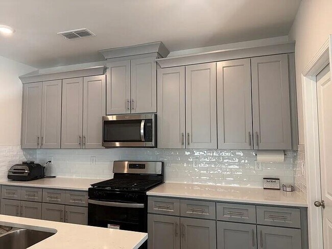 Foto del edificio - 1177 Sunny Lk Dr