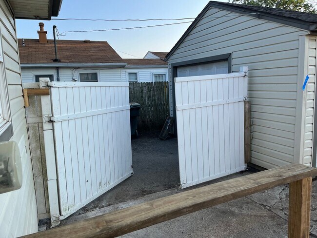 Building Photo - 1503 Edendale Rd