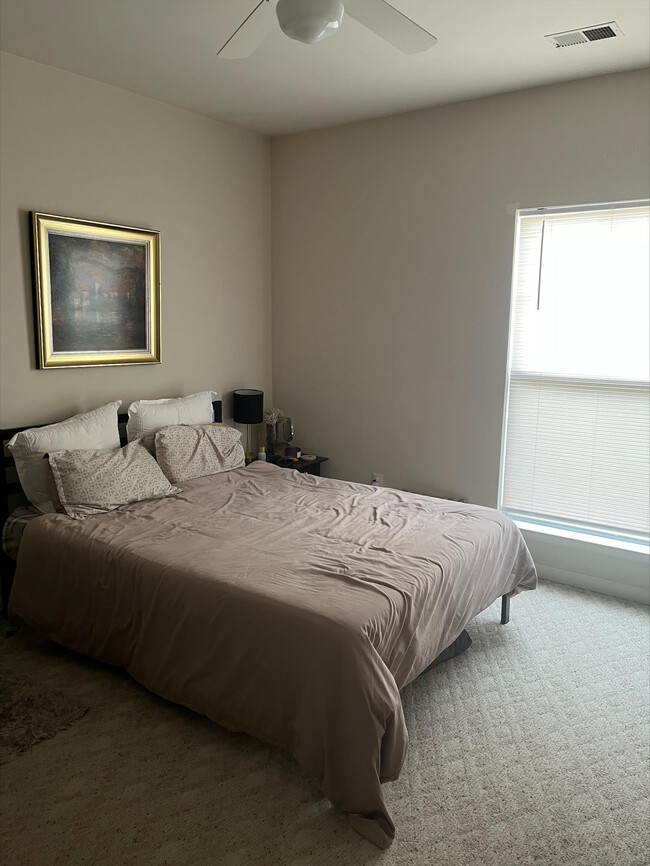 Bedroom - 305 N Knollwood Dr