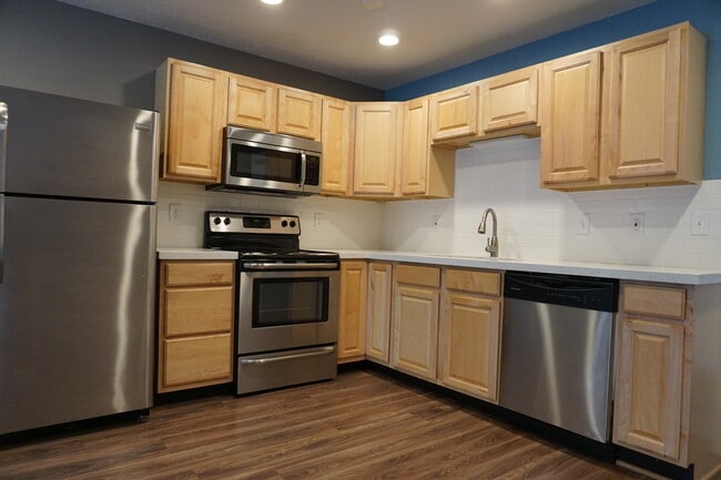 Building Photo - 900 S 300 E